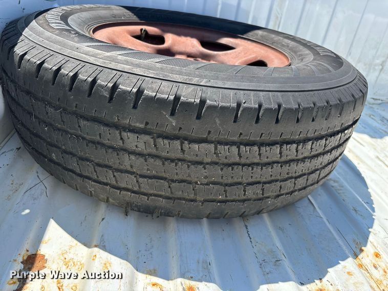 image for item EO4486 2004 Chevrolet Silverado 1500 pickup truck