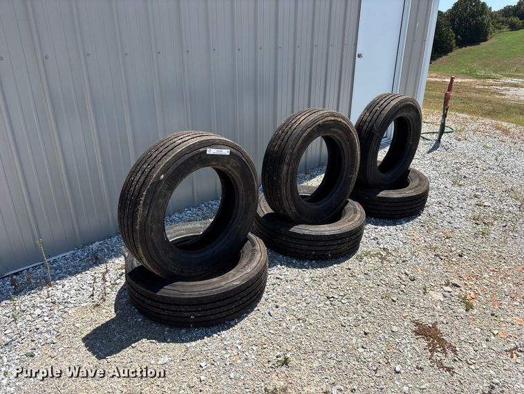 image for item EO4488 (6) Continental Conti Hybrid HS3 225/70R19.5 tires