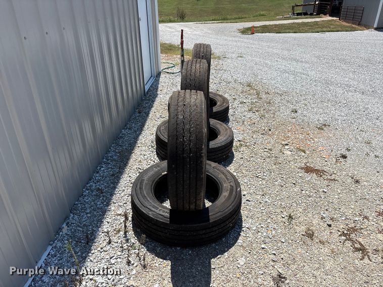 image for item EO4488 (6) Continental Conti Hybrid HS3 225/70R19.5 tires