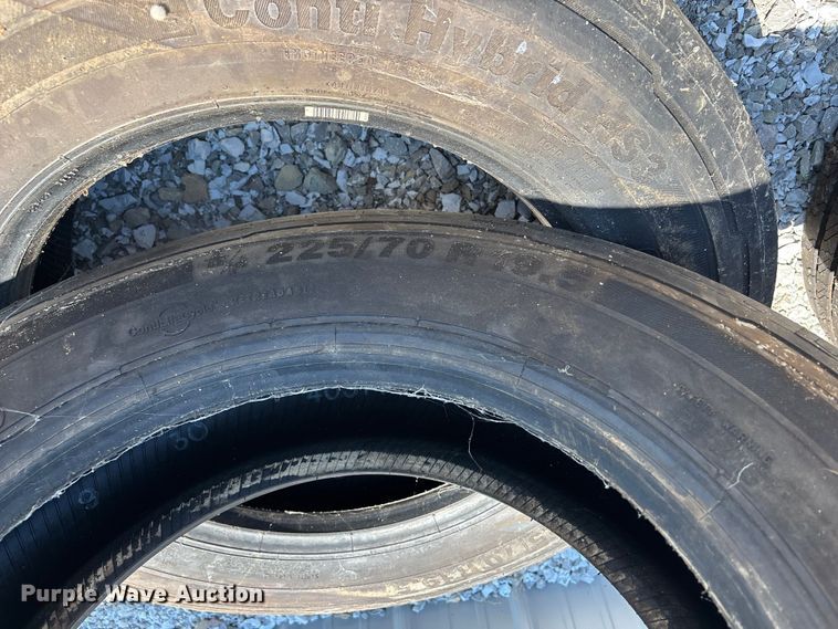 image for item EO4488 (6) Continental Conti Hybrid HS3 225/70R19.5 tires