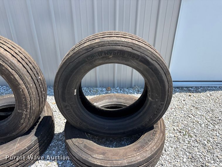 image for item EO4488 (6) Continental Conti Hybrid HS3 225/70R19.5 tires