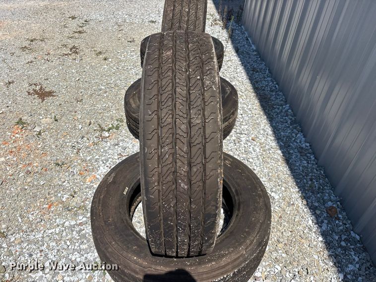 image for item EO4488 (6) Continental Conti Hybrid HS3 225/70R19.5 tires
