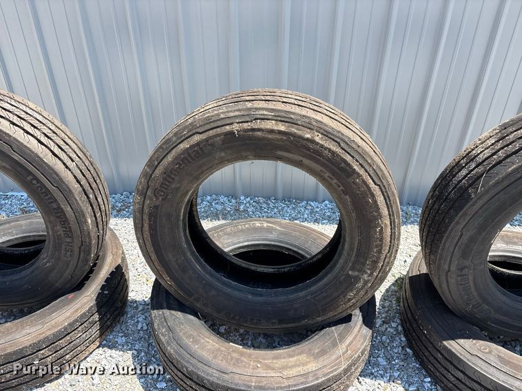 image for item EO4488 (6) Continental Conti Hybrid HS3 225/70R19.5 tires