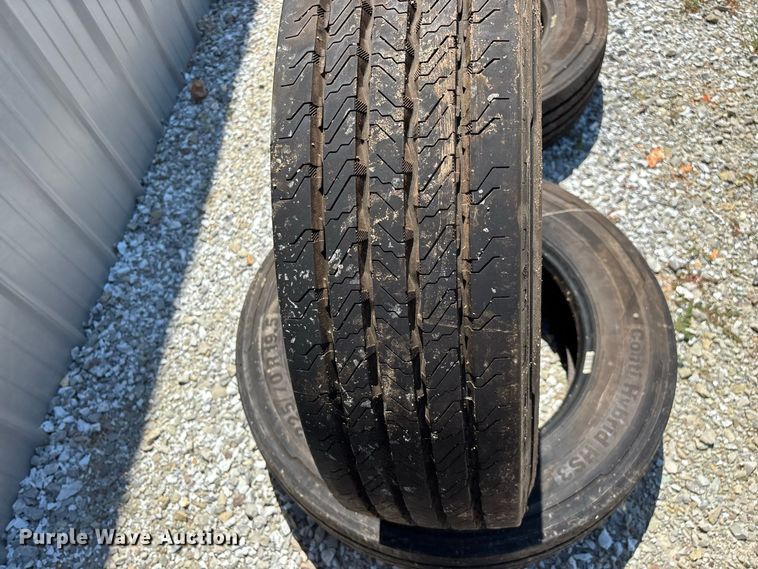 image for item EO4488 (6) Continental Conti Hybrid HS3 225/70R19.5 tires