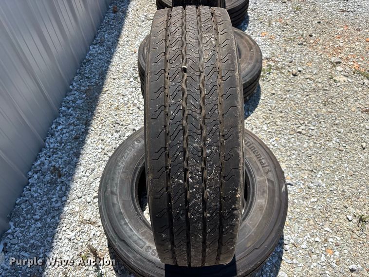 image for item EO4488 (6) Continental Conti Hybrid HS3 225/70R19.5 tires