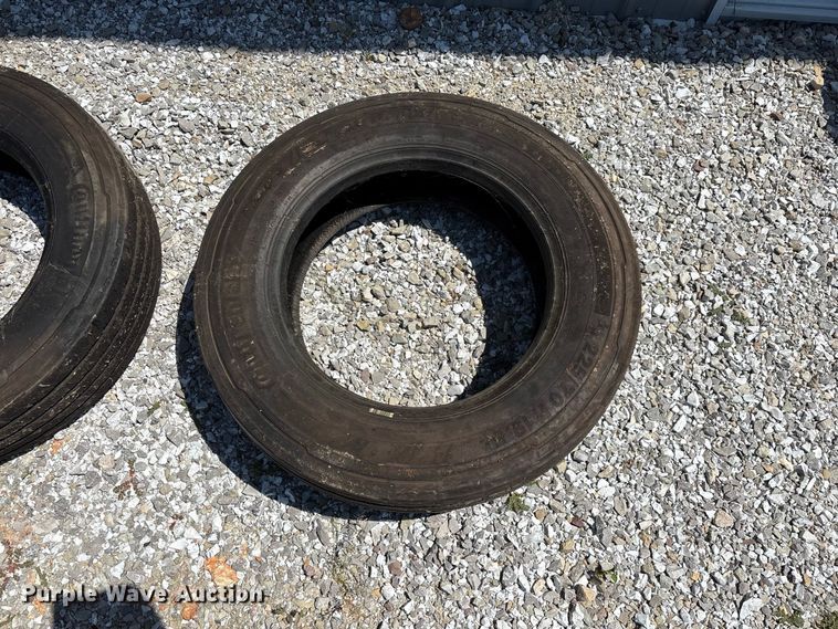 image for item EO4488 (6) Continental Conti Hybrid HS3 225/70R19.5 tires