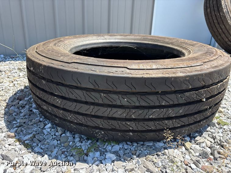 image for item EO4488 (6) Continental Conti Hybrid HS3 225/70R19.5 tires