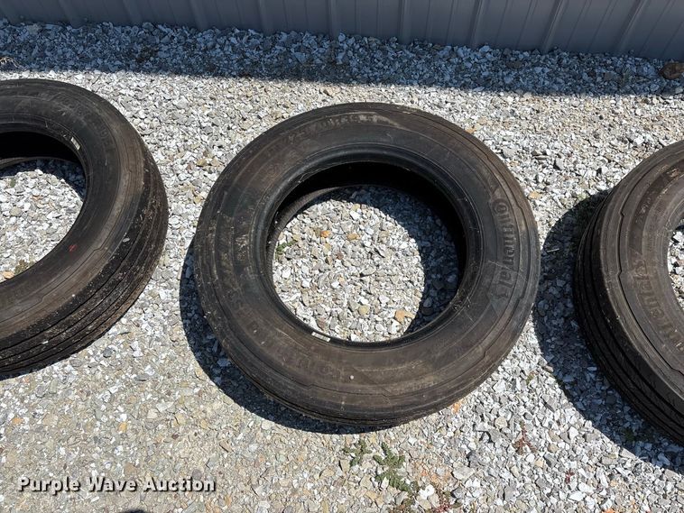 image for item EO4488 (6) Continental Conti Hybrid HS3 225/70R19.5 tires