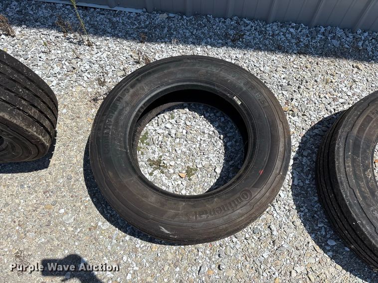image for item EO4488 (6) Continental Conti Hybrid HS3 225/70R19.5 tires