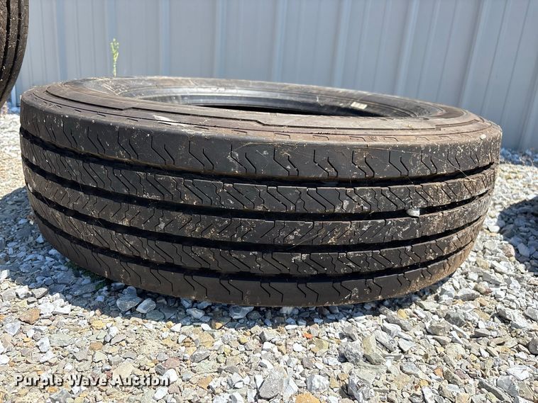 image for item EO4488 (6) Continental Conti Hybrid HS3 225/70R19.5 tires