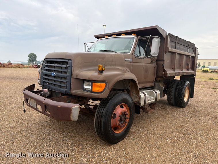 1995 Ford F800 dump truck