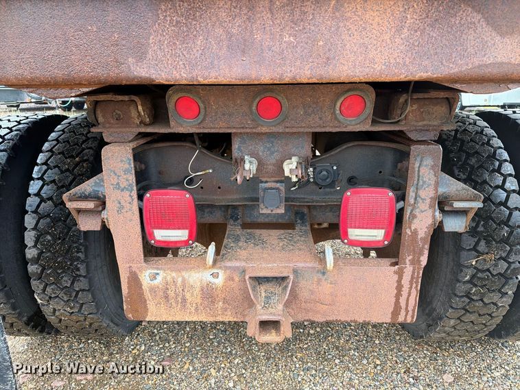 image for item ER1998 1995 Ford F800 dump truck