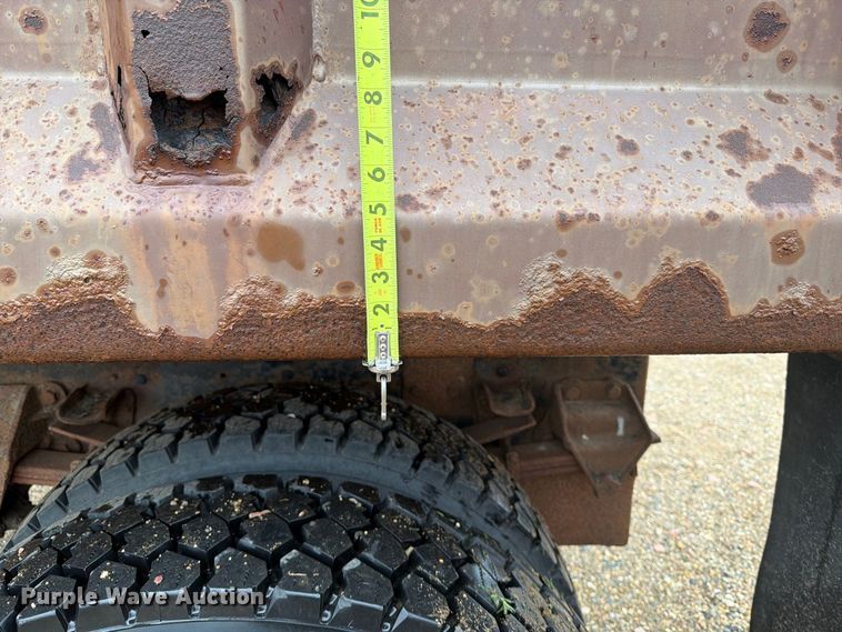 image for item ER1998 1995 Ford F800 dump truck