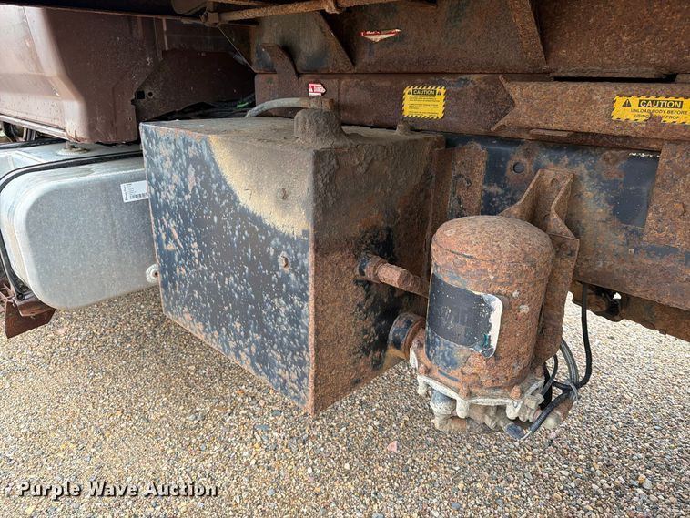 image for item ER1998 1995 Ford F800 dump truck