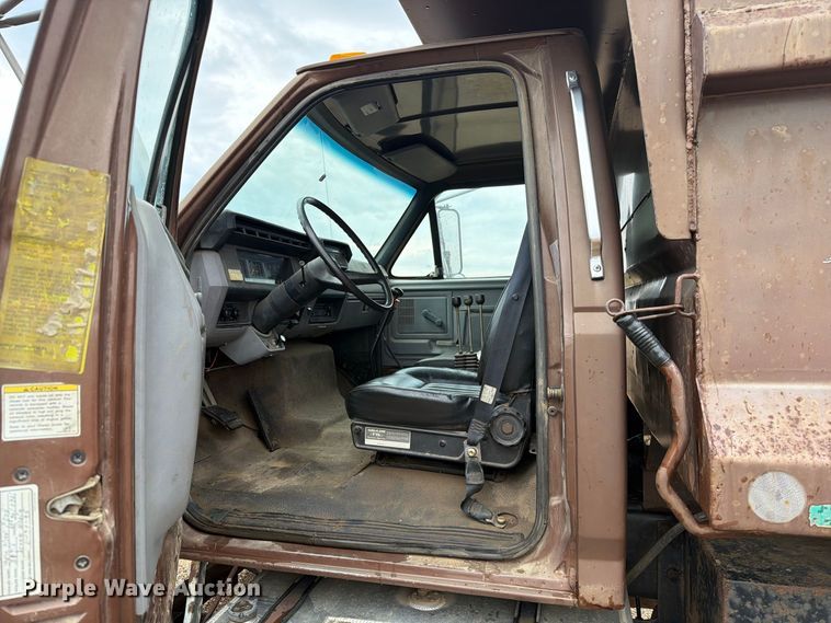 image for item ER1998 1995 Ford F800 dump truck