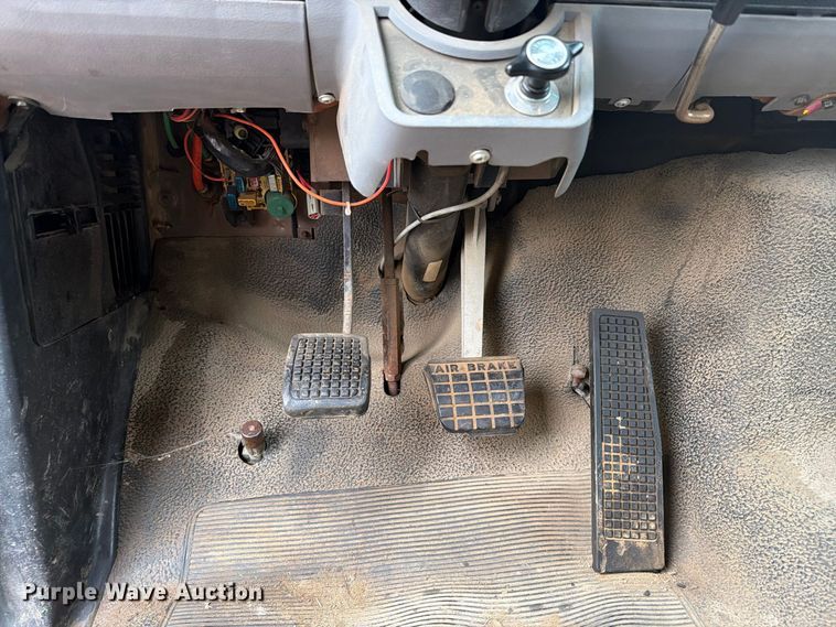 image for item ER1998 1995 Ford F800 dump truck