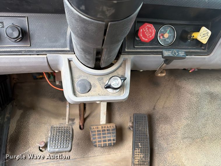 image for item ER1998 1995 Ford F800 dump truck
