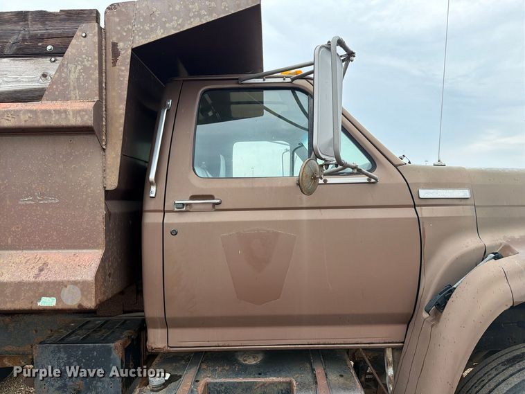 image for item ER1998 1995 Ford F800 dump truck