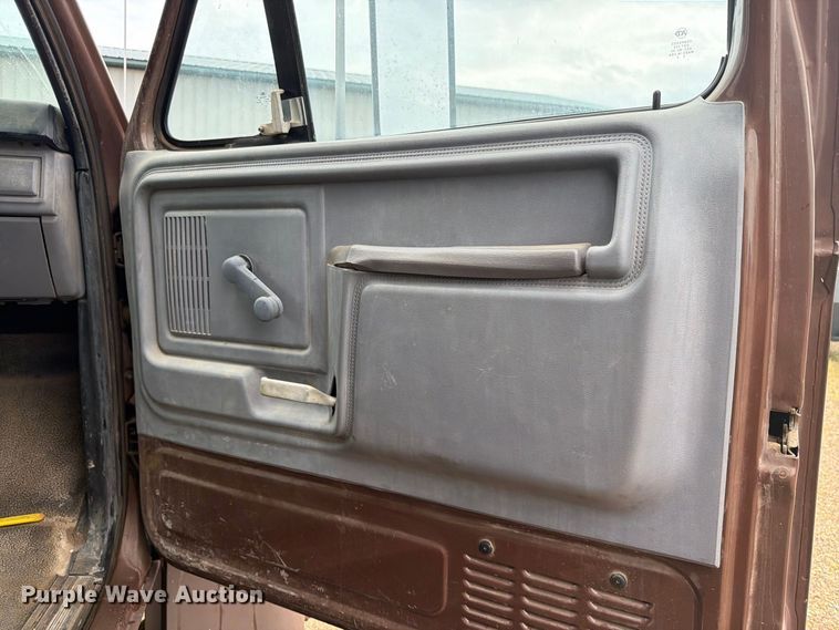 image for item ER1998 1995 Ford F800 dump truck