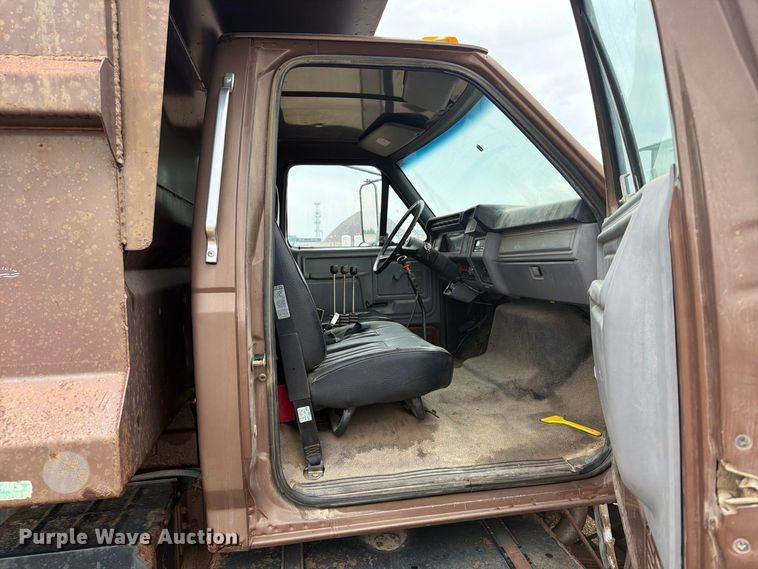 image for item ER1998 1995 Ford F800 dump truck