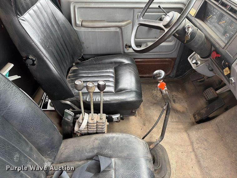 image for item ER1998 1995 Ford F800 dump truck