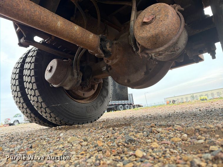image for item ER1998 1995 Ford F800 dump truck
