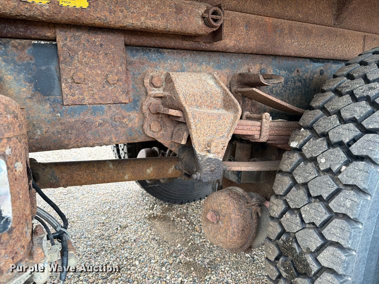 image for item ER1998 1995 Ford F800 dump truck