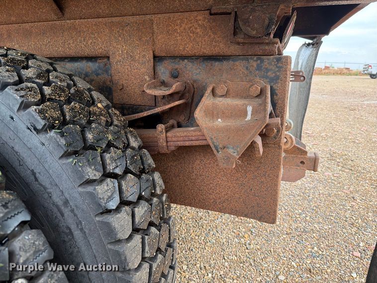 image for item ER1998 1995 Ford F800 dump truck