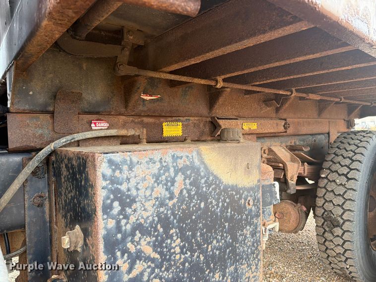 image for item ER1998 1995 Ford F800 dump truck