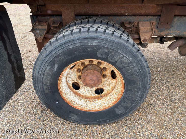 image for item ER1998 1995 Ford F800 dump truck