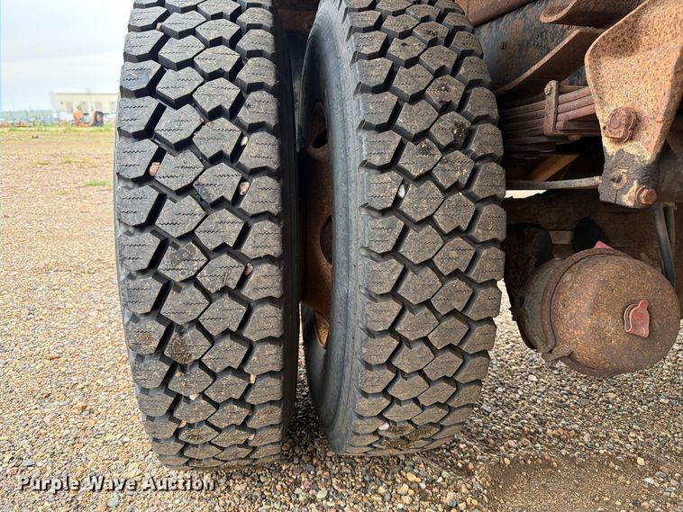 image for item ER1998 1995 Ford F800 dump truck