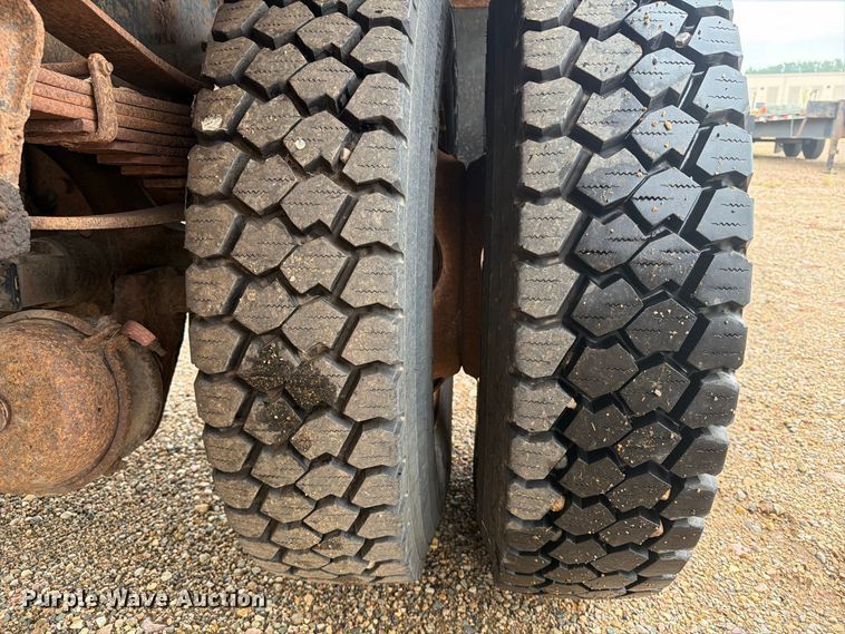 image for item ER1998 1995 Ford F800 dump truck