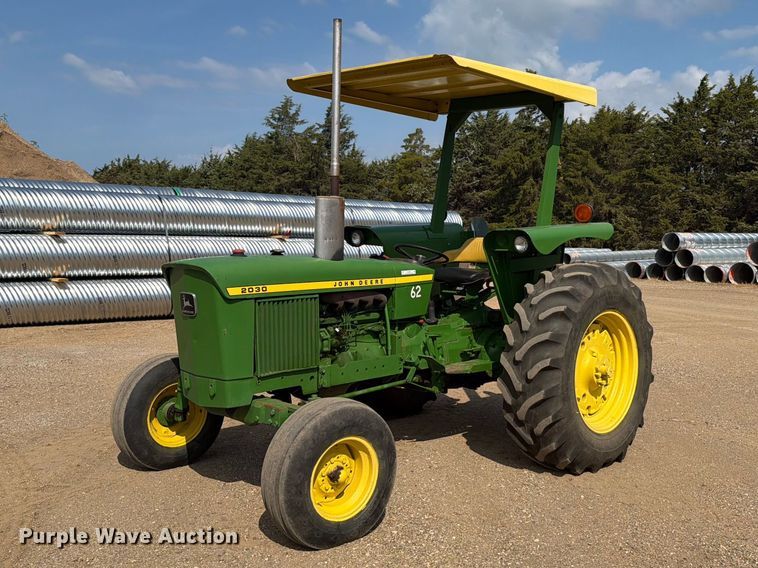 image for item ER2001 1975 John Deere 2030 tractor