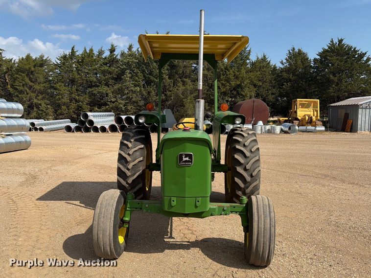 image for item ER2001 1975 John Deere 2030 tractor