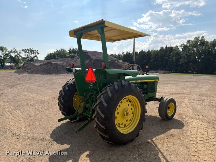 image for item ER2001 1975 John Deere 2030 tractor