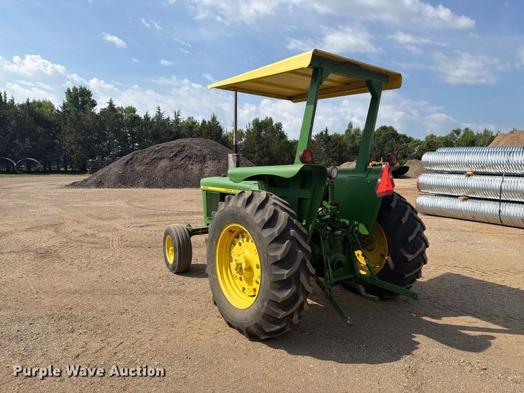 image for item ER2001 1975 John Deere 2030 tractor