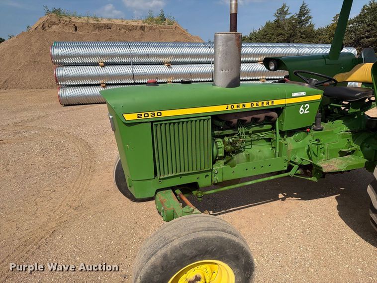 image for item ER2001 1975 John Deere 2030 tractor