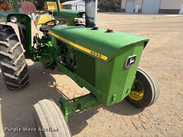 image for item ER2001 1975 John Deere 2030 tractor