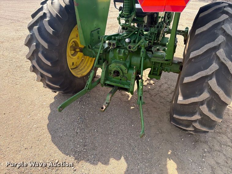image for item ER2001 1975 John Deere 2030 tractor