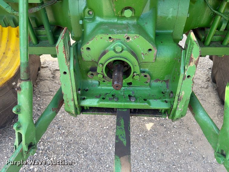 image for item ER2001 1975 John Deere 2030 tractor