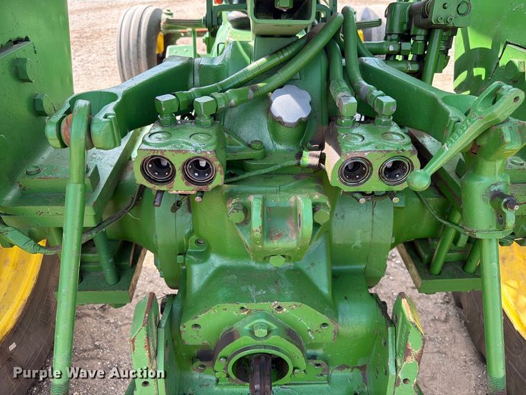 image for item ER2001 1975 John Deere 2030 tractor