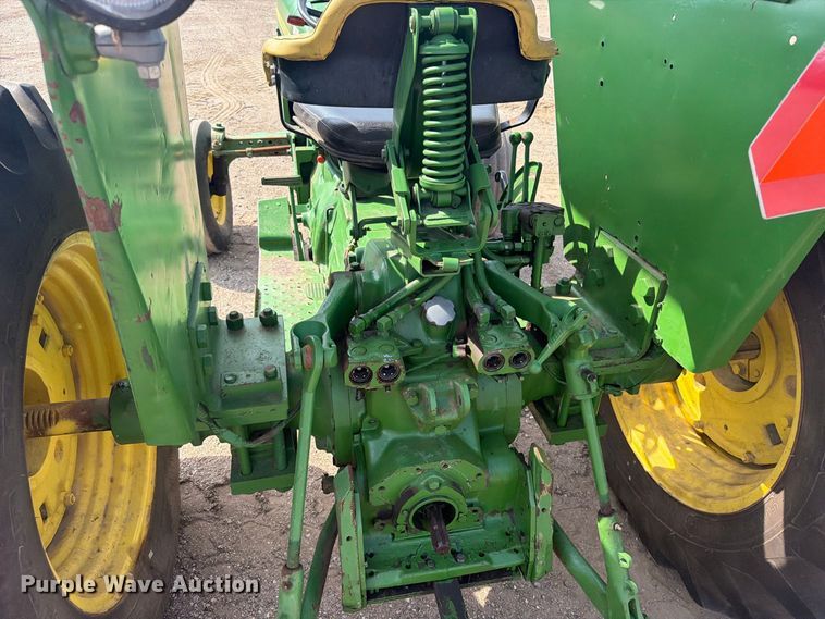 image for item ER2001 1975 John Deere 2030 tractor