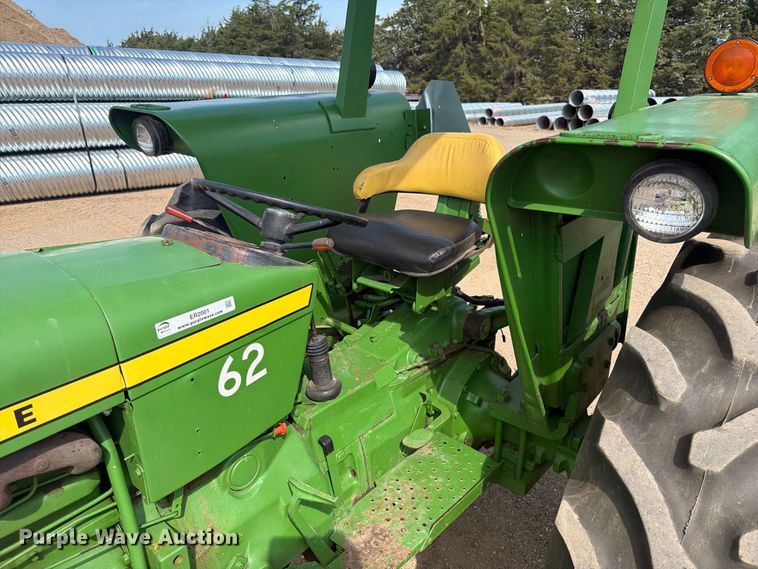 image for item ER2001 1975 John Deere 2030 tractor