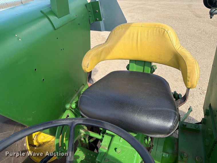 image for item ER2001 1975 John Deere 2030 tractor