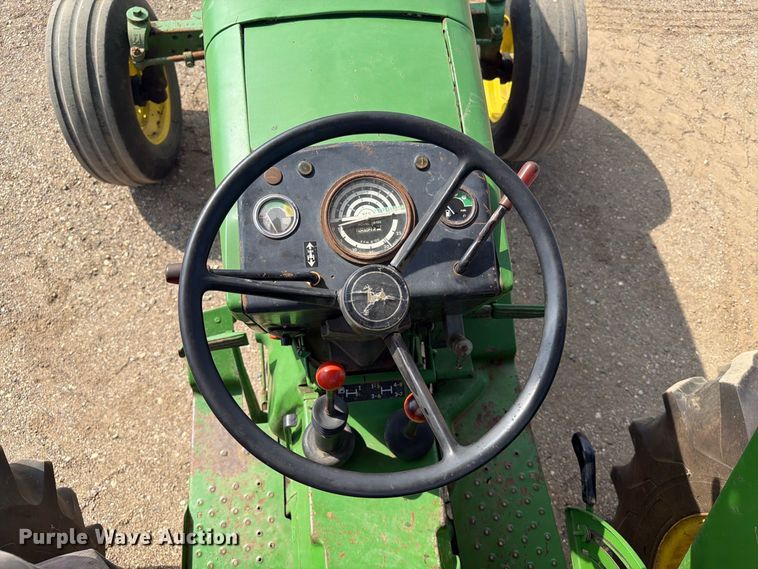 image for item ER2001 1975 John Deere 2030 tractor
