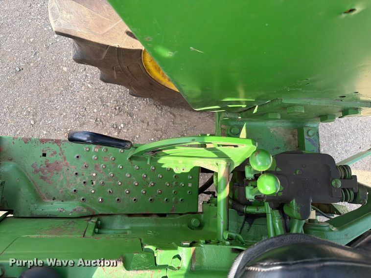 image for item ER2001 1975 John Deere 2030 tractor
