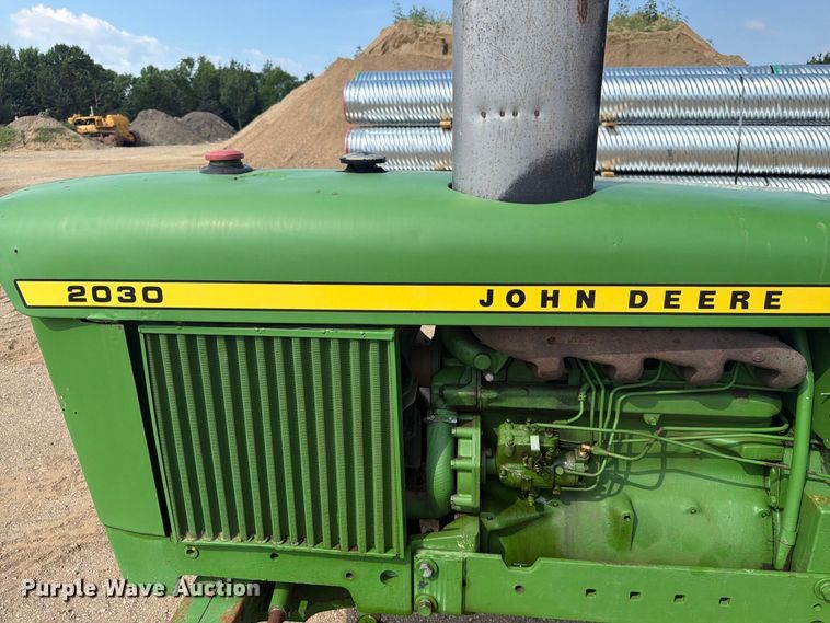 image for item ER2001 1975 John Deere 2030 tractor