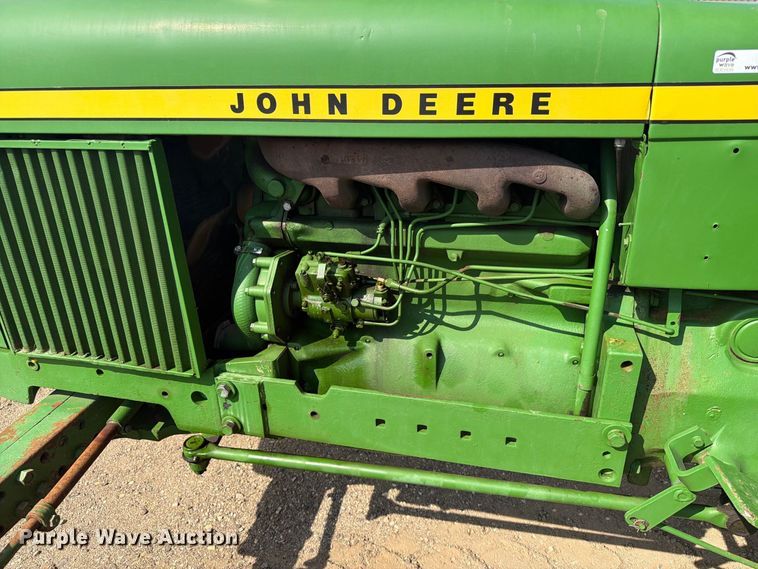 image for item ER2001 1975 John Deere 2030 tractor