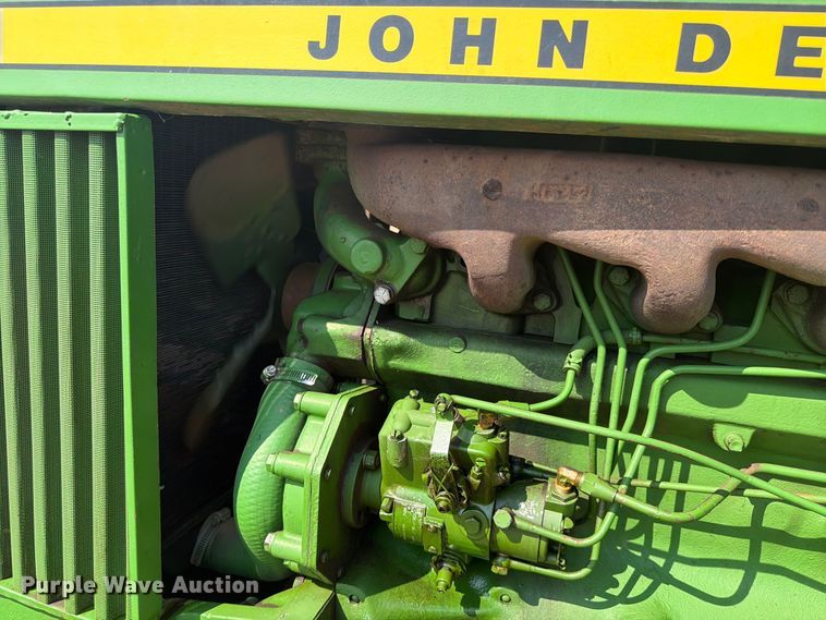 image for item ER2001 1975 John Deere 2030 tractor