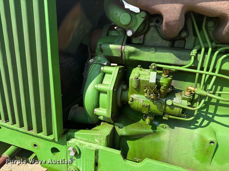 image for item ER2001 1975 John Deere 2030 tractor